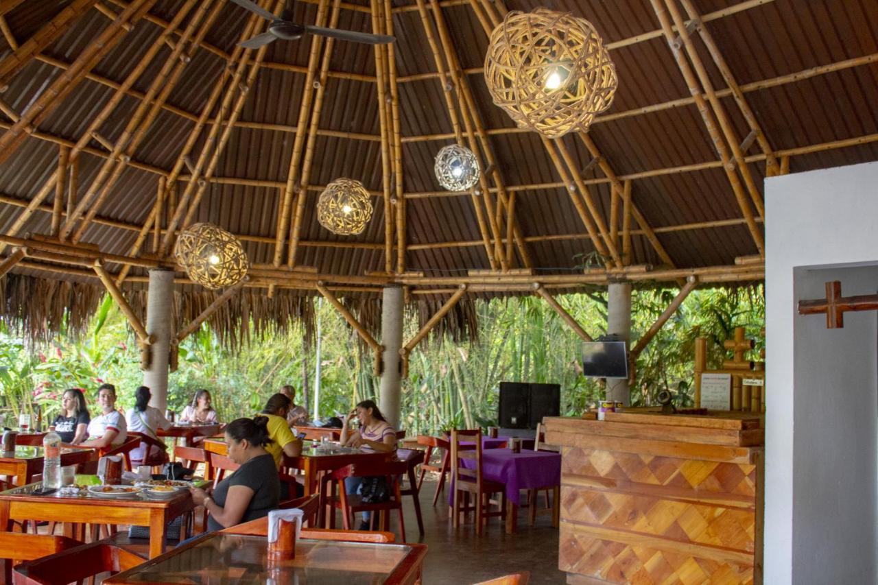 Axkan Palenque, Shows En Vivo & Gastronomia Mar Y Tierra & Travel Agency Exterior foto
