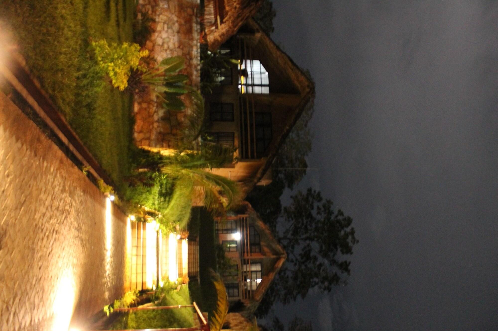 Axkan Palenque, Shows En Vivo & Gastronomia Mar Y Tierra & Travel Agency Exterior foto