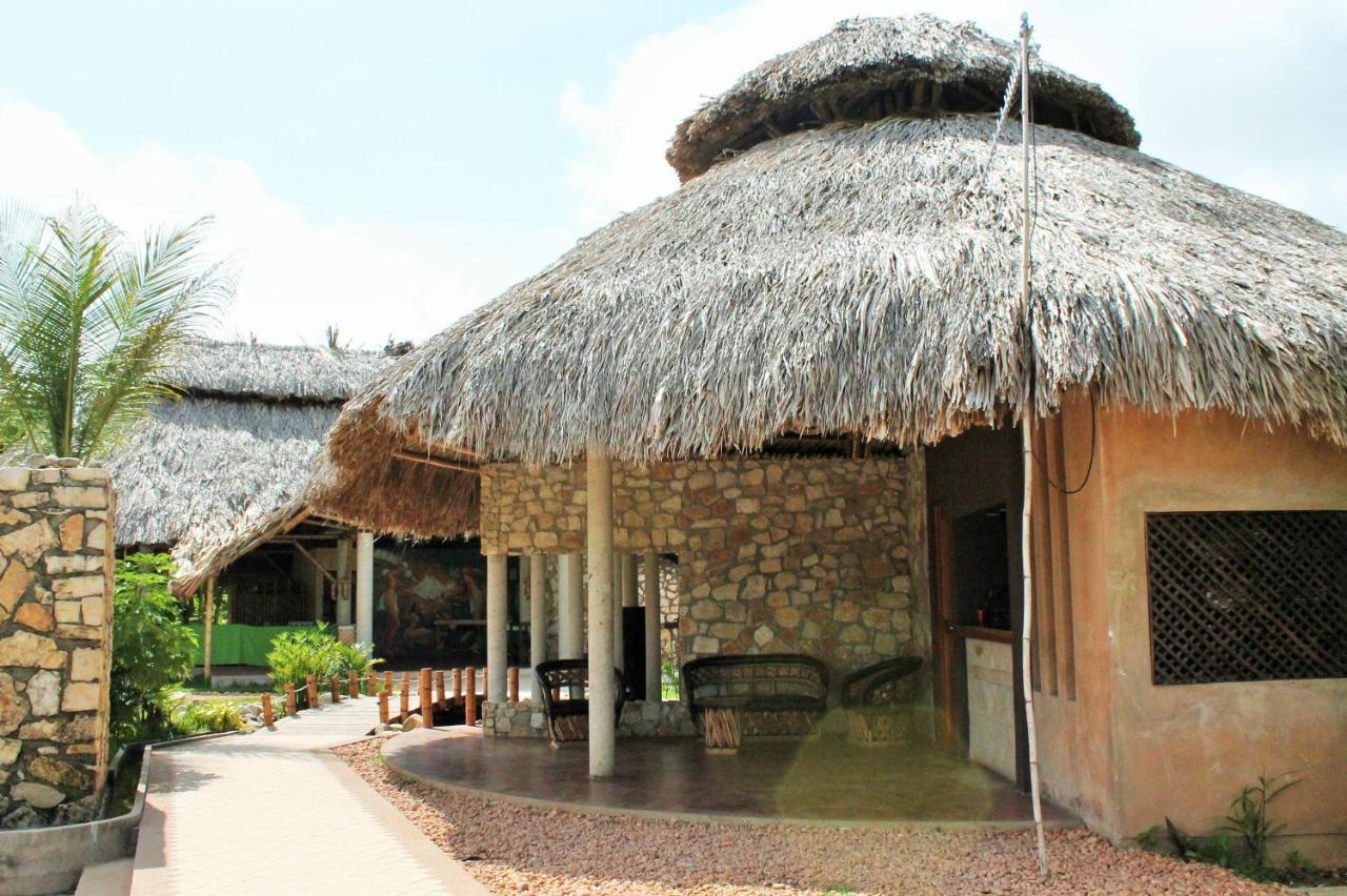 Axkan Palenque, Shows En Vivo & Gastronomia Mar Y Tierra & Travel Agency Exterior foto