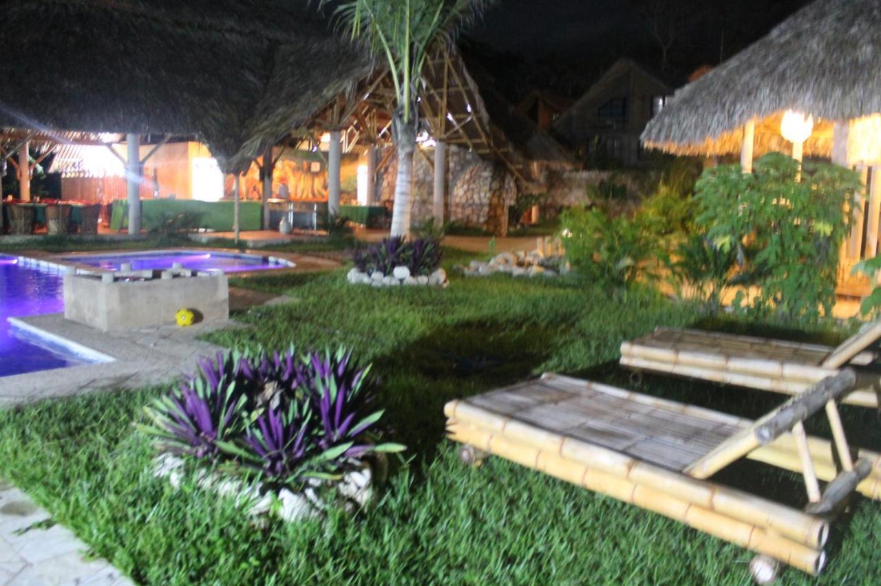 Axkan Palenque, Shows En Vivo & Gastronomia Mar Y Tierra & Travel Agency Exterior foto